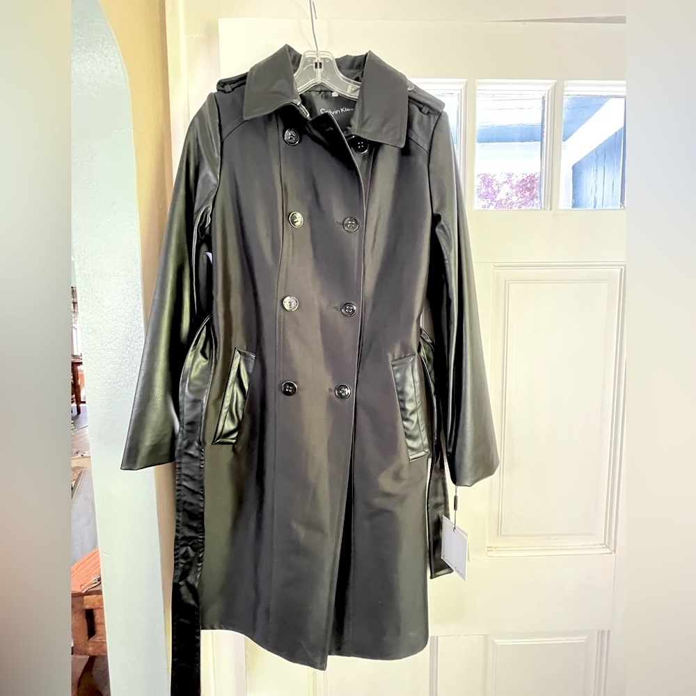 Beautiful brand new Calvin Klein women’s coat with faux leather details.